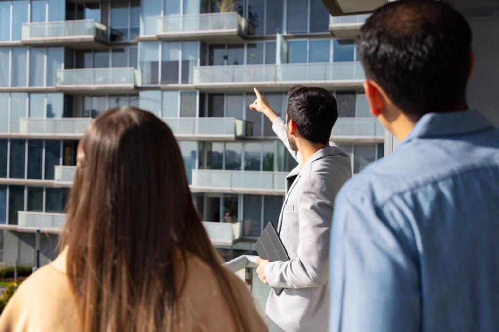 Immobilier locatif rentable : découvrez pourquoi cet investissement reste une valeur refuge face aux incertitudes économiques actuelles.